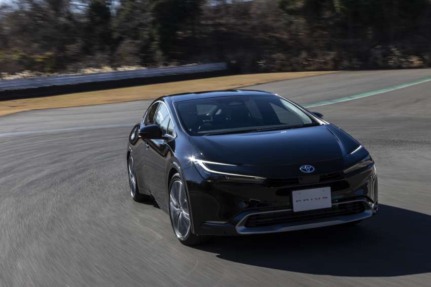 2023 Toyota Prius 1.8 and 2.0 hybrid launched in Japan 1565430