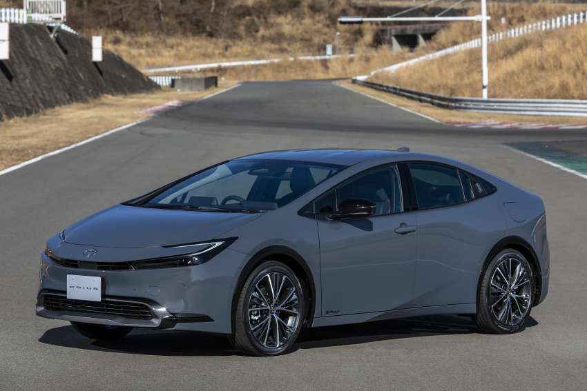 2023 Toyota Prius 1.8 and 2.0 hybrid launched in Japan 1565439