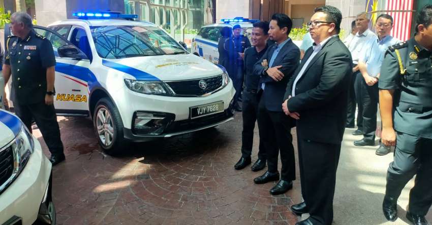 Proton hands over 28 units of X70 SUV to KPDN 1569280
