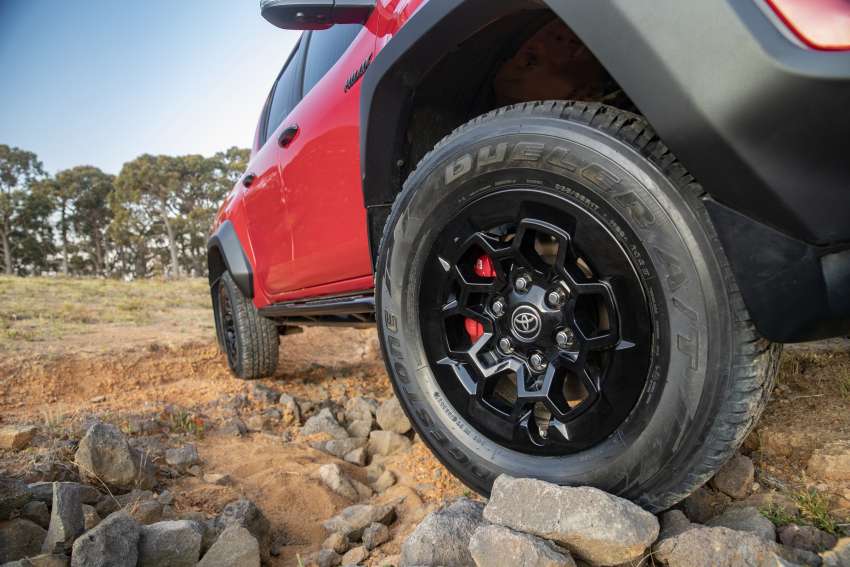 Toyota Hilux GR Sport – 224 PS, 550 Nm 2.8 diesel with wider track, tuned suspension debuts in Australia 1563945