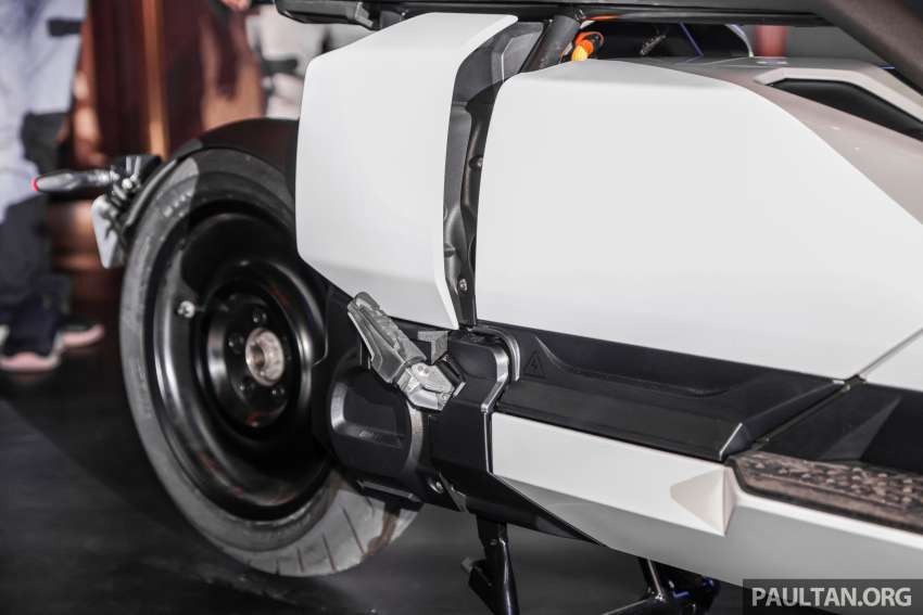 BMW CE04 ditunjuk di M’sia — bateri 8.9 kWh, jarak 130 km, 0-50 km/j 2.6 saat, anggaran harga RM60k 1565272