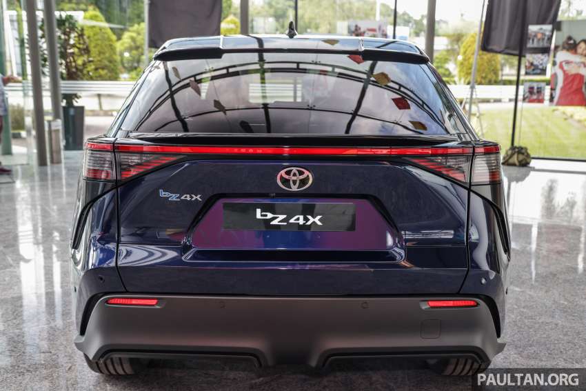 Toyota bZ4X sudah dilihat di Malaysia – bakal dilancarkan, EV dengan jarak gerak sejauh 500km Image #1563612