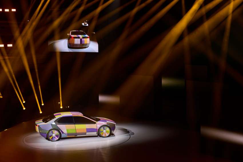 BMW i Vision Dee debuts at CES – colour-changing EV concept with massive HUD; previews the Neue Klasse Image #1563846