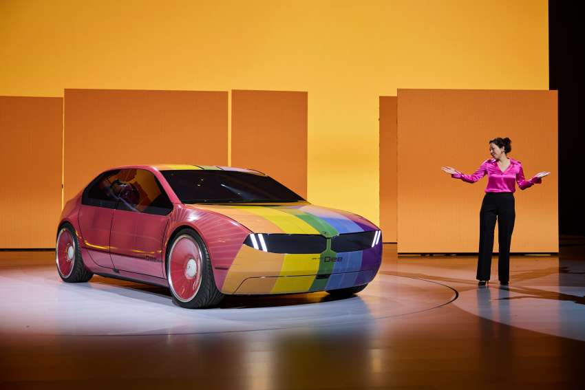 BMW i Vision Dee debuts at CES – colour-changing EV concept with massive HUD; previews the Neue Klasse 1563848