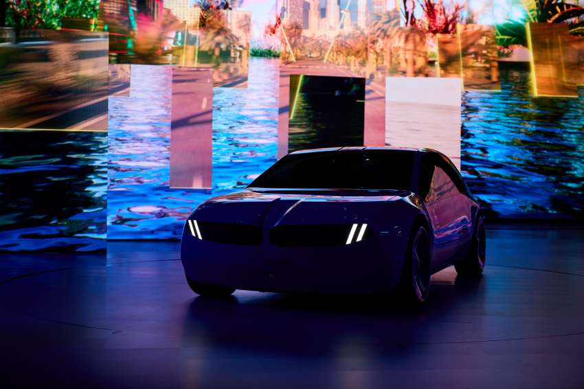 BMW i Vision Dee debuts at CES – colour-changing EV concept with massive HUD; previews the Neue Klasse 1563821