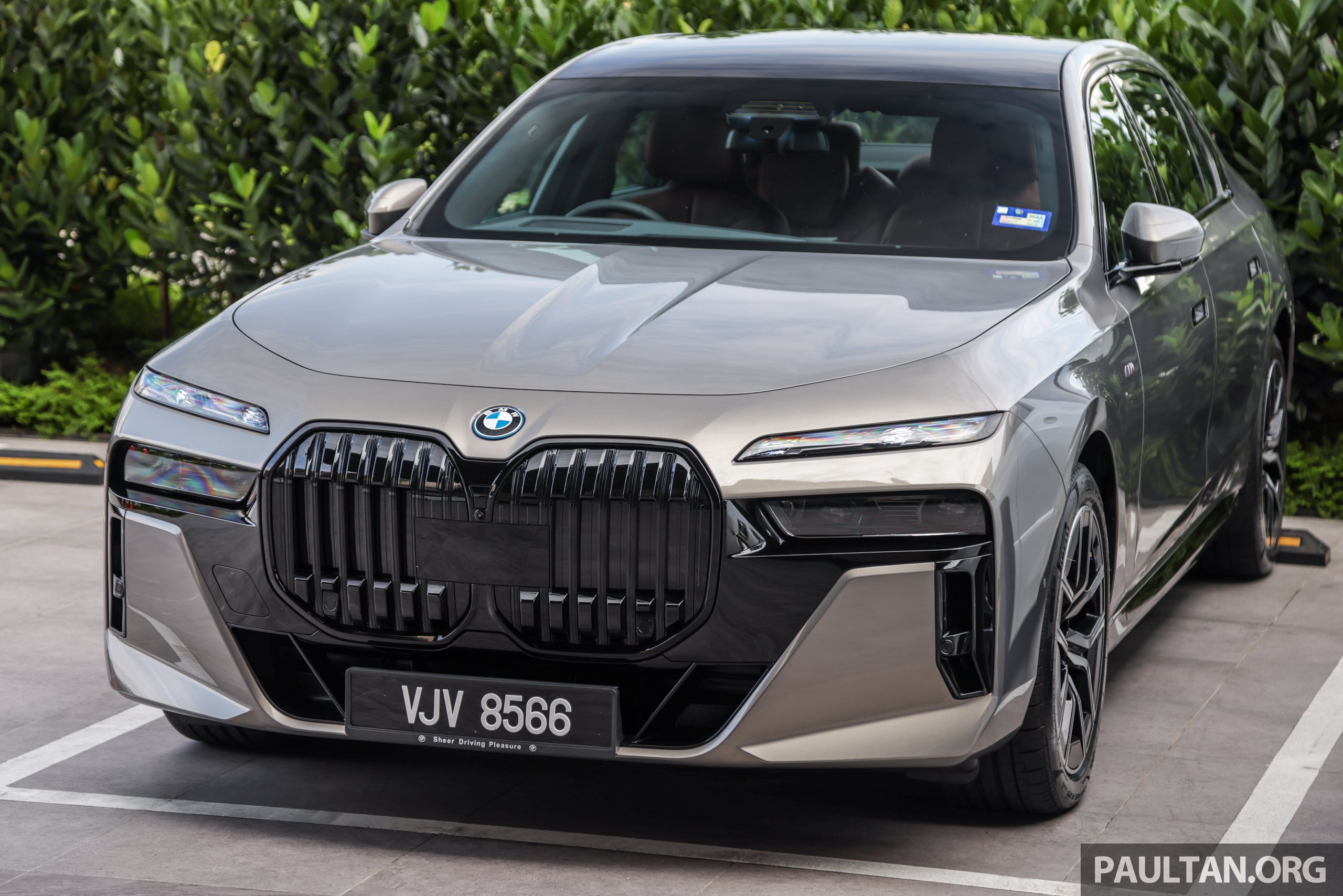 BMW_i7_EV_Malaysia-1