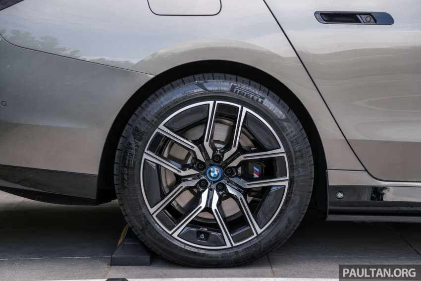 Sedan EV gergasi BMW i7 sekali lagi dilihat di Malaysia 1564529