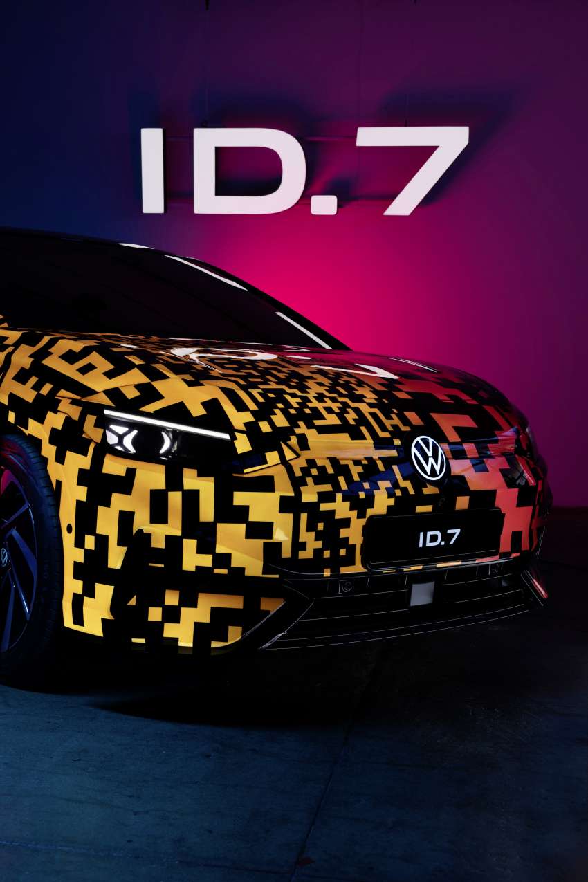 Volkswagen ID.7 debuts with trippy camo at CES – EV sedan with 700 km of range; launch in Q2 this year 1562707