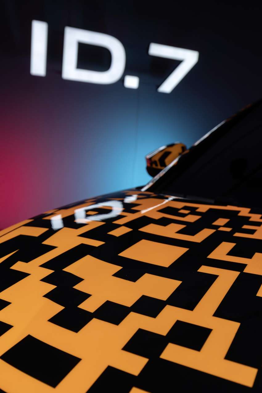 Volkswagen ID.7 debuts with trippy camo at CES – EV sedan with 700 km of range; launch in Q2 this year 1562708