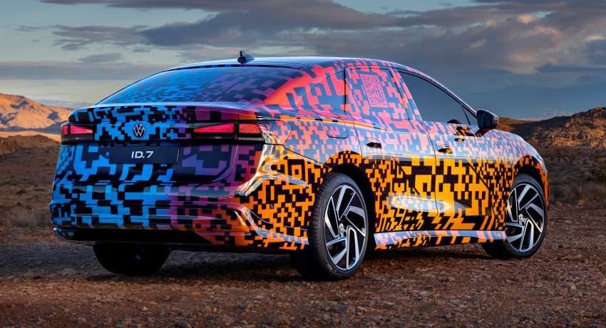 Volkswagen ID.7 debuts with trippy camo at CES – EV sedan with 700 km of range; launch in Q2 this year Image #1562722