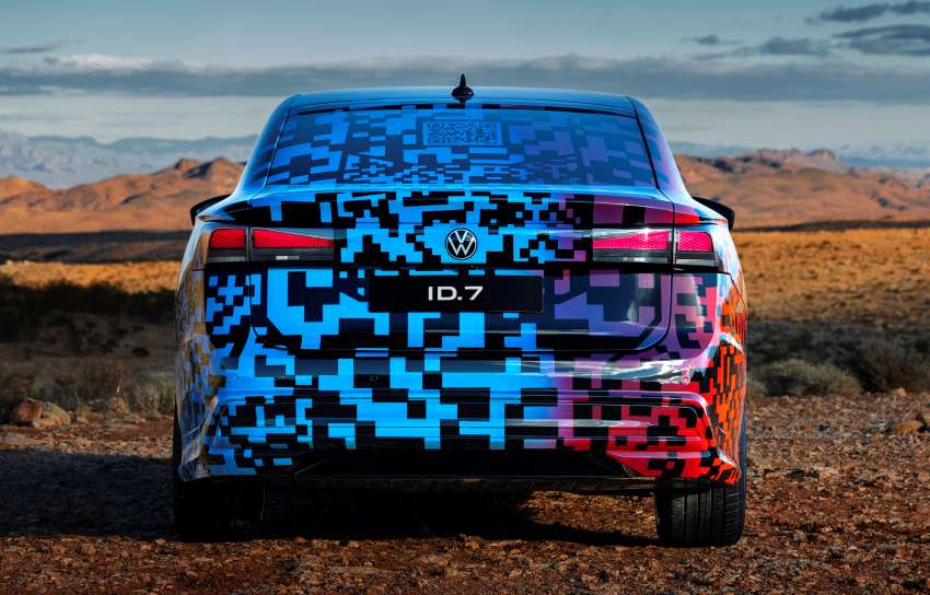 Volkswagen ID.7 debuts with trippy camo at CES – EV sedan with 700 km of range; launch in Q2 this year 1562720