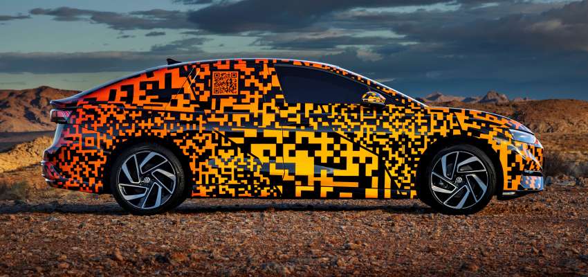 Volkswagen ID.7 debuts with trippy camo at CES – EV sedan with 700 km of range; launch in Q2 this year Image #1562723
