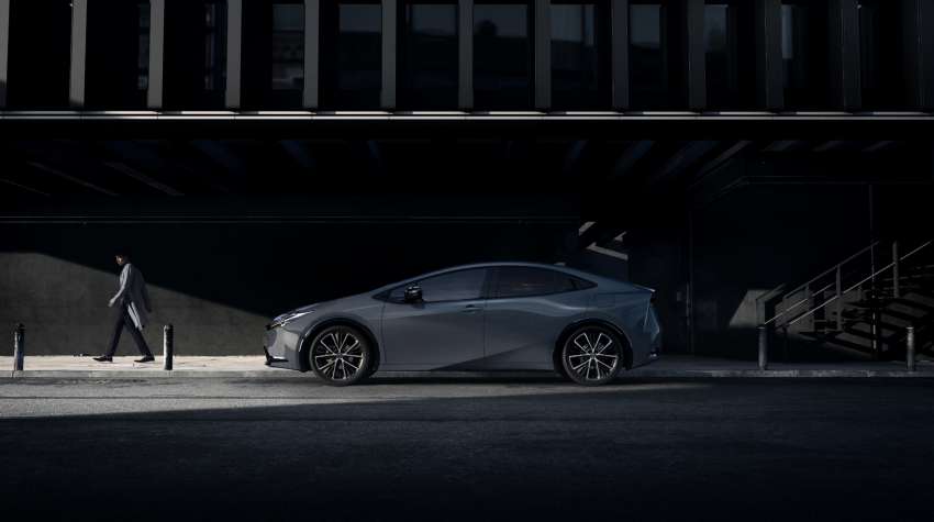 2023 Toyota Prius 1.8 and 2.0 hybrid launched in Japan 1565411