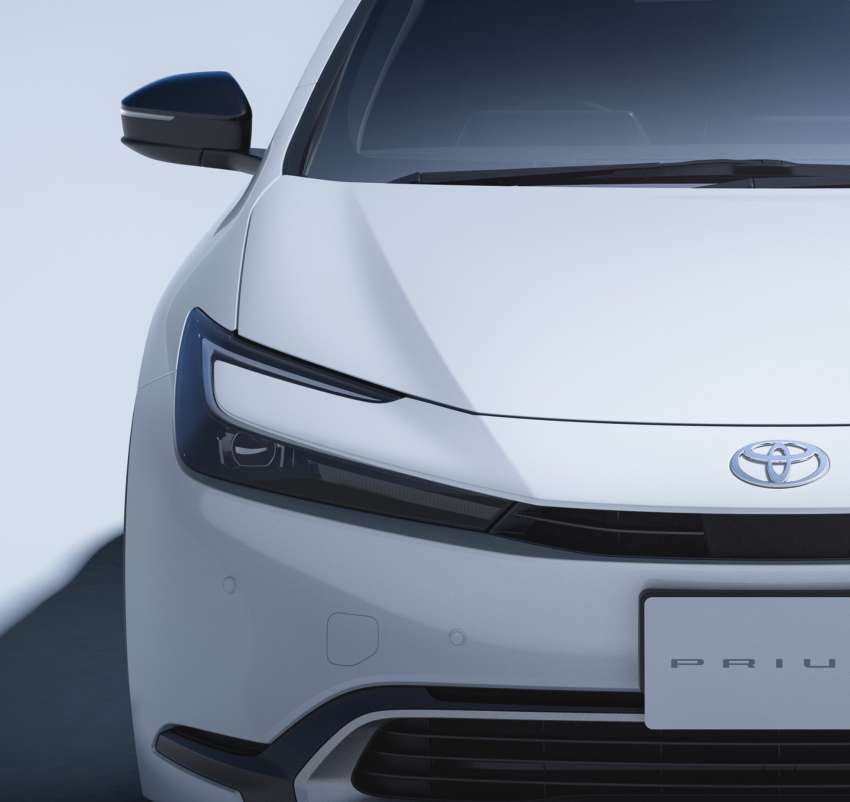 2023 Toyota Prius 1.8 and 2.0 hybrid launched in Japan 1565399