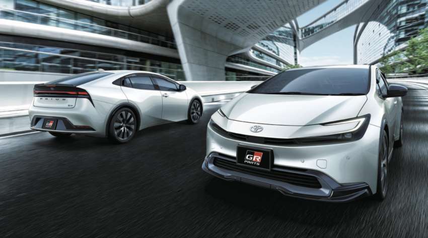 2023 Toyota Prius 1.8 and 2.0 hybrid launched in Japan 1565388