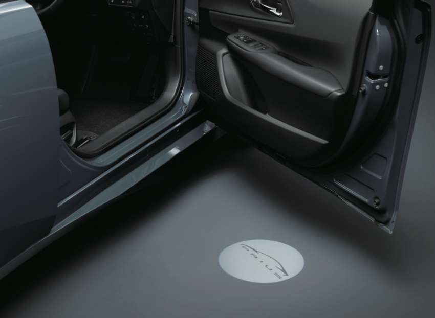 2023 Toyota Prius 1.8 and 2.0 hybrid launched in Japan 1565381