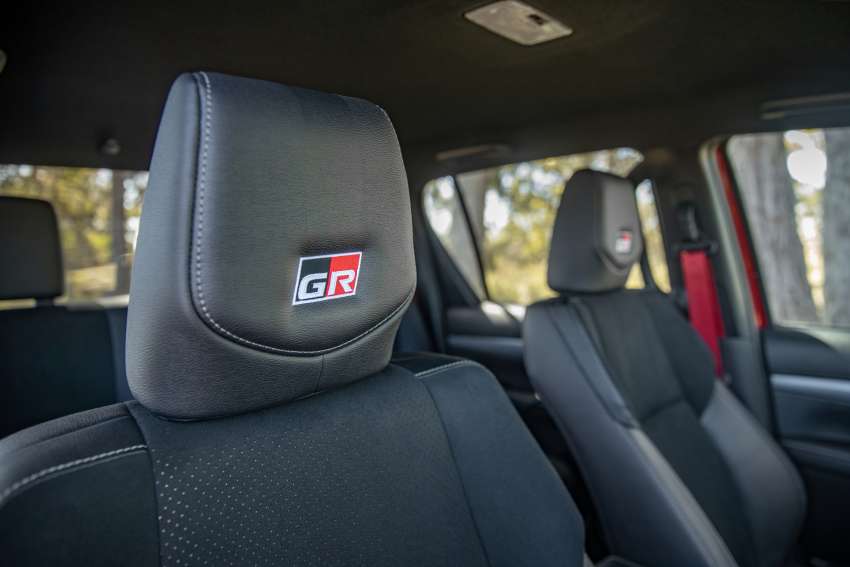 Toyota Hilux GR Sport 2023 Australia diperkenal – lebih berkuasa, lebih lebar, rupa lebih garang! 1563204