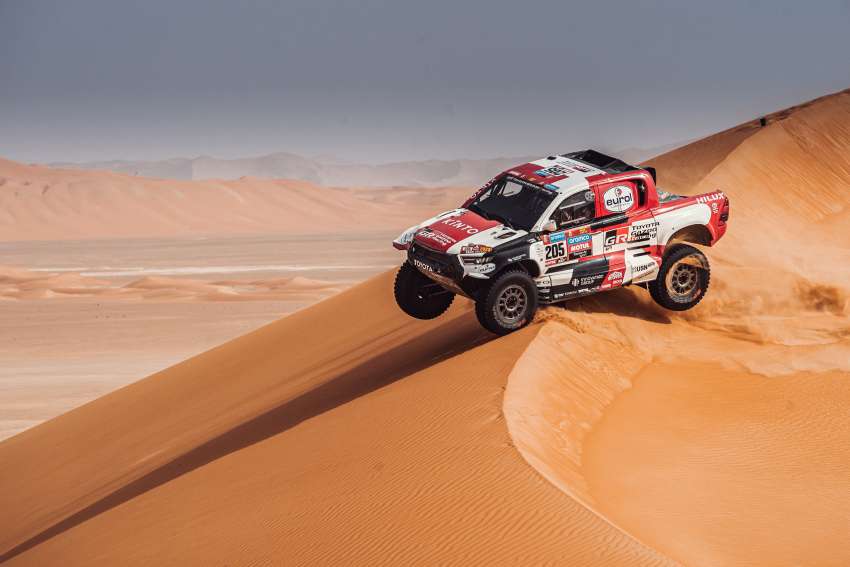 Toyota Hilux juara Rali Dakar dua tahun berturut-turut; Nasser Al-Attiyah rangkul gelaran ke-3 dengan Toyota! Image #1568208