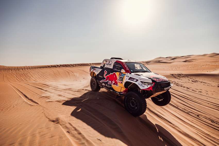 Toyota Hilux juara Rali Dakar dua tahun berturut-turut; Nasser Al-Attiyah rangkul gelaran ke-3 dengan Toyota! Image #1568215
