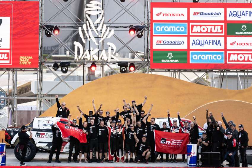 Toyota Hilux juara Rali Dakar dua tahun berturut-turut; Nasser Al-Attiyah rangkul gelaran ke-3 dengan Toyota! Image #1568218