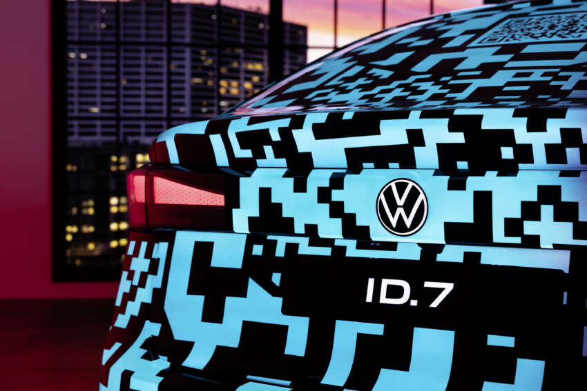Volkswagen ID.7 debuts with trippy camo at CES – EV sedan with 700 km of range; launch in Q2 this year 1599670