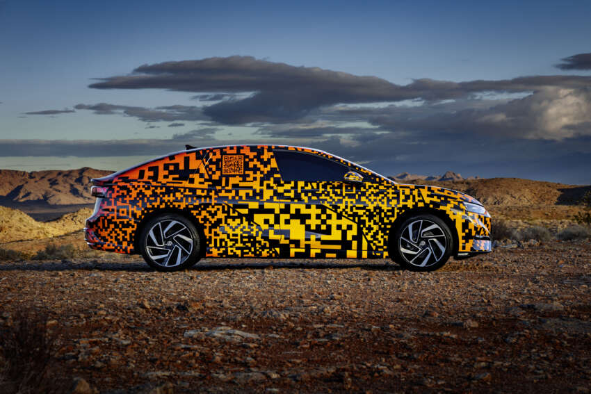 Volkswagen ID.7 debuts with trippy camo at CES – EV sedan with 700 km of range; launch in Q2 this year 1599680