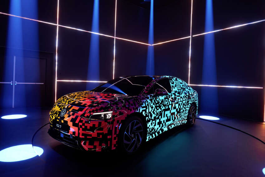 Volkswagen ID.7 debuts with trippy camo at CES – EV sedan with 700 km of range; launch in Q2 this year 1599688
