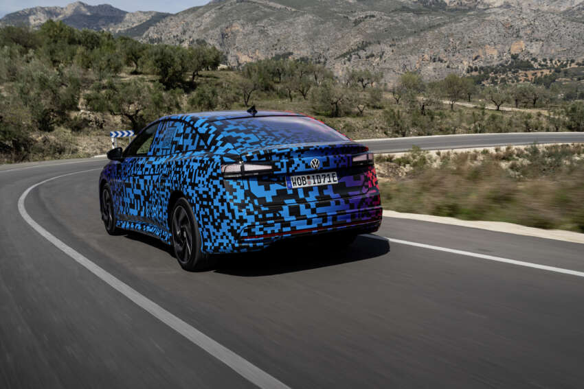 Volkswagen ID.7 debuts with trippy camo at CES – EV sedan with 700 km of range; launch in Q2 this year 1599694