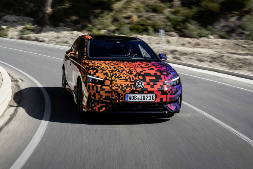 Volkswagen ID.7 debuts with trippy camo at CES – EV sedan with 700 km of range; launch in Q2 this year 1599695