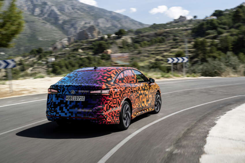Volkswagen ID.7 debuts with trippy camo at CES – EV sedan with 700 km of range; launch in Q2 this year 1599696