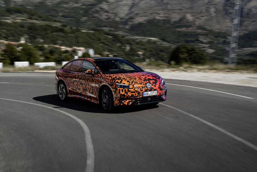 Volkswagen ID.7 debuts with trippy camo at CES – EV sedan with 700 km of range; launch in Q2 this year 1599697