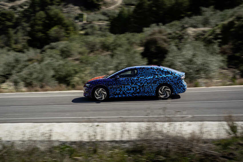 Volkswagen ID.7 debuts with trippy camo at CES – EV sedan with 700 km of range; launch in Q2 this year 1599698