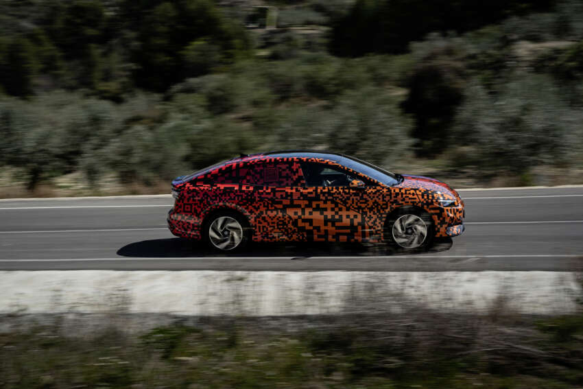 Volkswagen ID.7 debuts with trippy camo at CES – EV sedan with 700 km of range; launch in Q2 this year 1599701