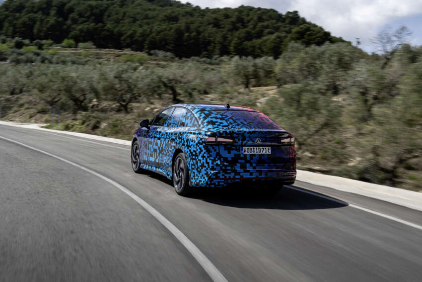 Volkswagen ID.7 debuts with trippy camo at CES – EV sedan with 700 km of range; launch in Q2 this year 1599704
