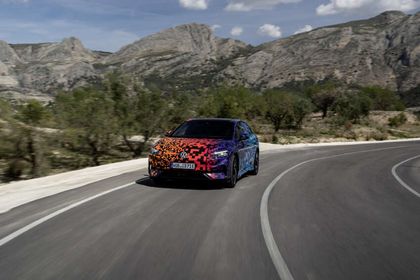 Volkswagen ID.7 debuts with trippy camo at CES – EV sedan with 700 km of range; launch in Q2 this year 1599709