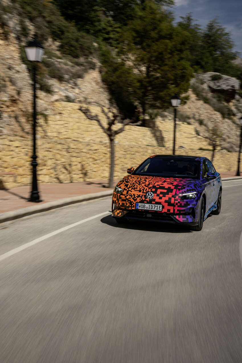 Volkswagen ID.7 debuts with trippy camo at CES – EV sedan with 700 km of range; launch in Q2 this year 1599711