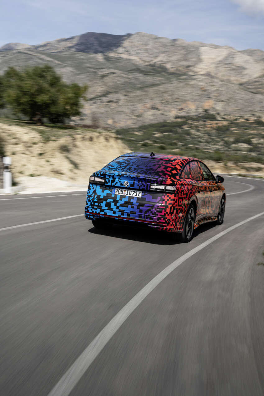 Volkswagen ID.7 debuts with trippy camo at CES – EV sedan with 700 km of range; launch in Q2 this year 1599714