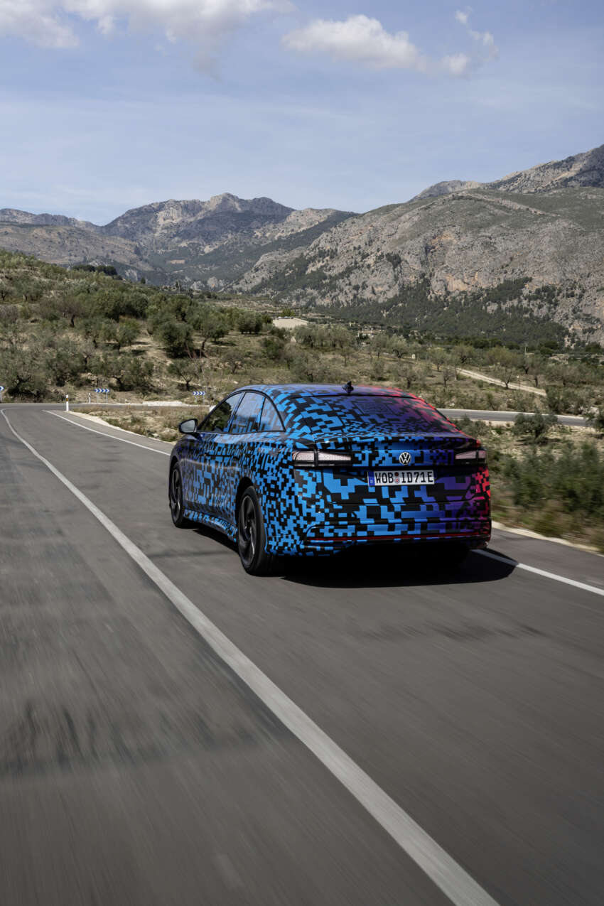 Volkswagen ID.7 debuts with trippy camo at CES – EV sedan with 700 km of range; launch in Q2 this year 1599715