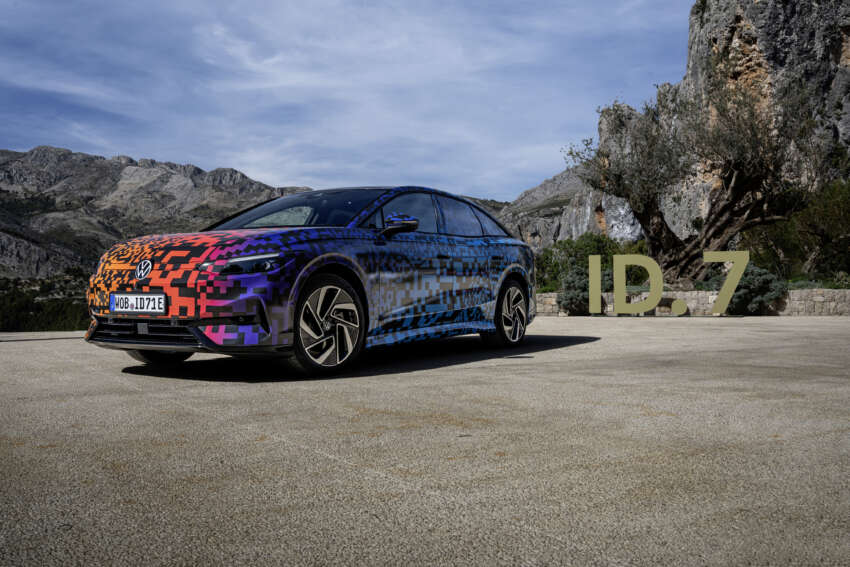 Volkswagen ID.7 debuts with trippy camo at CES – EV sedan with 700 km of range; launch in Q2 this year 1599717