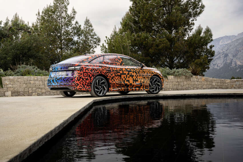 Volkswagen ID.7 debuts with trippy camo at CES – EV sedan with 700 km of range; launch in Q2 this year 1599726