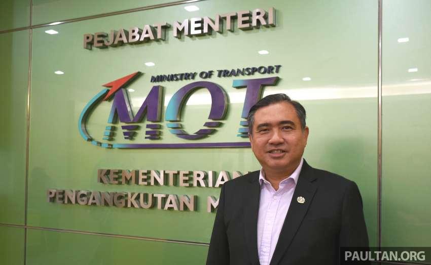 Taxis, e-hailing vehicles, buses still need to display road tax sticker, but will eventually go digital – Loke 1575473