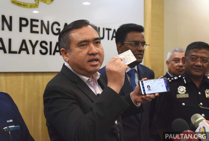 Taxis, e-hailing vehicles, buses still need to display road tax sticker, but will eventually go digital – Loke 1575453