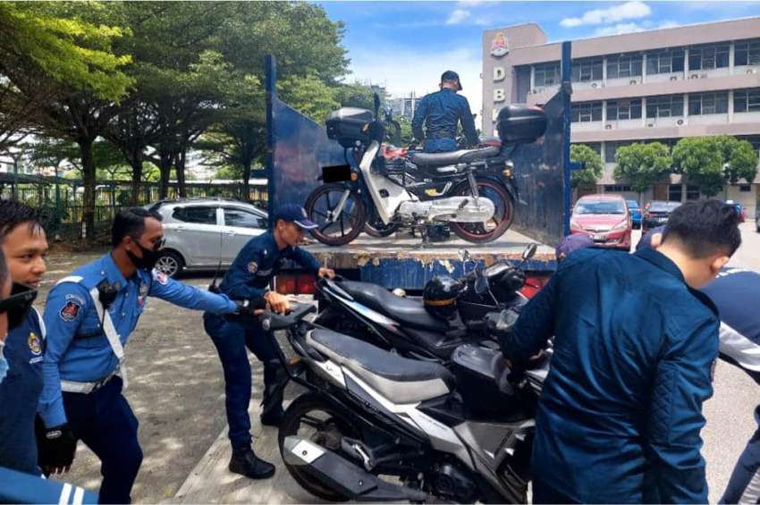 DBKL angkut, tunda kenderaan halang laluan pejalan kaki, ingkar larangan parkir – 44 saman dikeluarkan 1574499