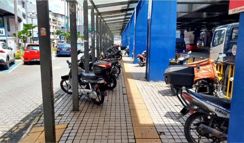 DBKL angkut, tunda kenderaan halang laluan pejalan kaki, ingkar larangan parkir – 44 saman dikeluarkan 1574501