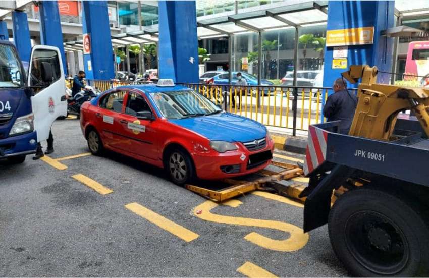 DBKL angkut, tunda kenderaan halang laluan pejalan kaki, ingkar larangan parkir – 44 saman dikeluarkan 1574506