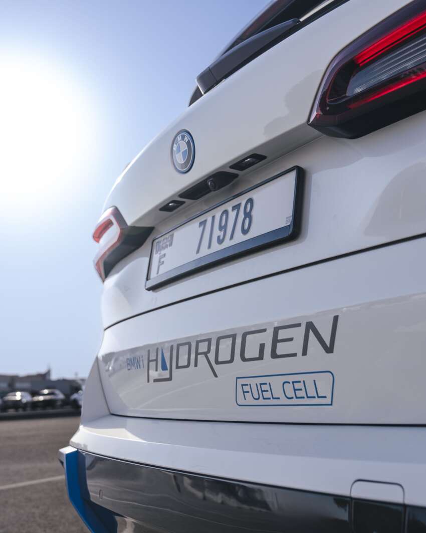 BMW iX5 Hydrogen has 401 hp power, 504 km range 1665508