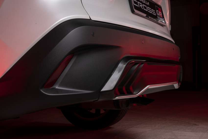 Toyota Corolla Cross 1.8 GR Sport 2023 dilancar — dari varian 1.8V, suspensi keras, imej garang, RM142k 1577836