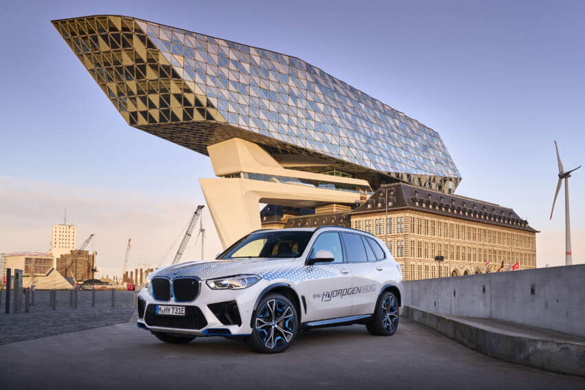BMW iX5 Hydrogen has 401 hp power, 504 km range 1581894