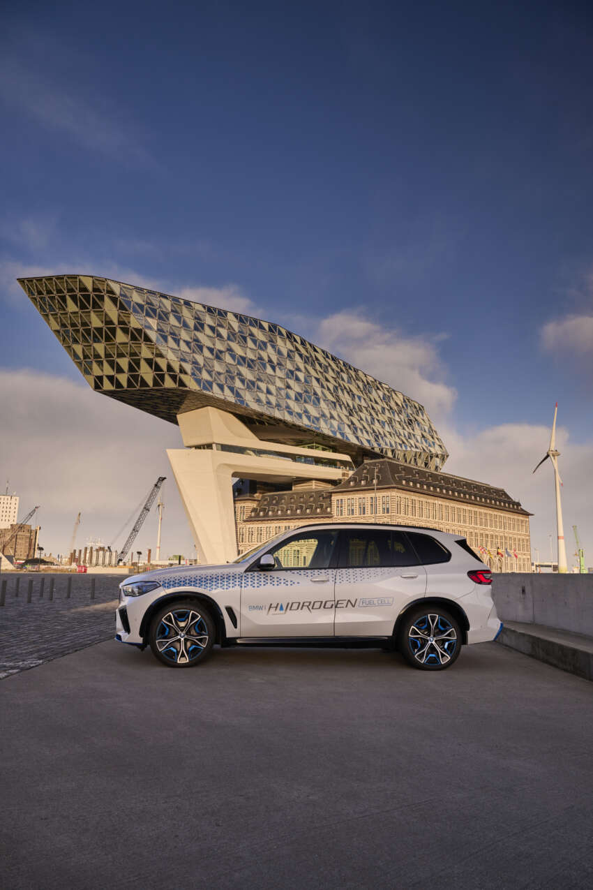 BMW iX5 Hydrogen has 401 hp power, 504 km range 1581916
