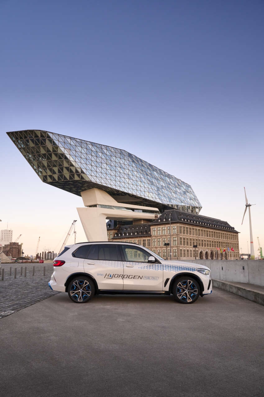 BMW iX5 Hydrogen has 401 hp power, 504 km range 1581918